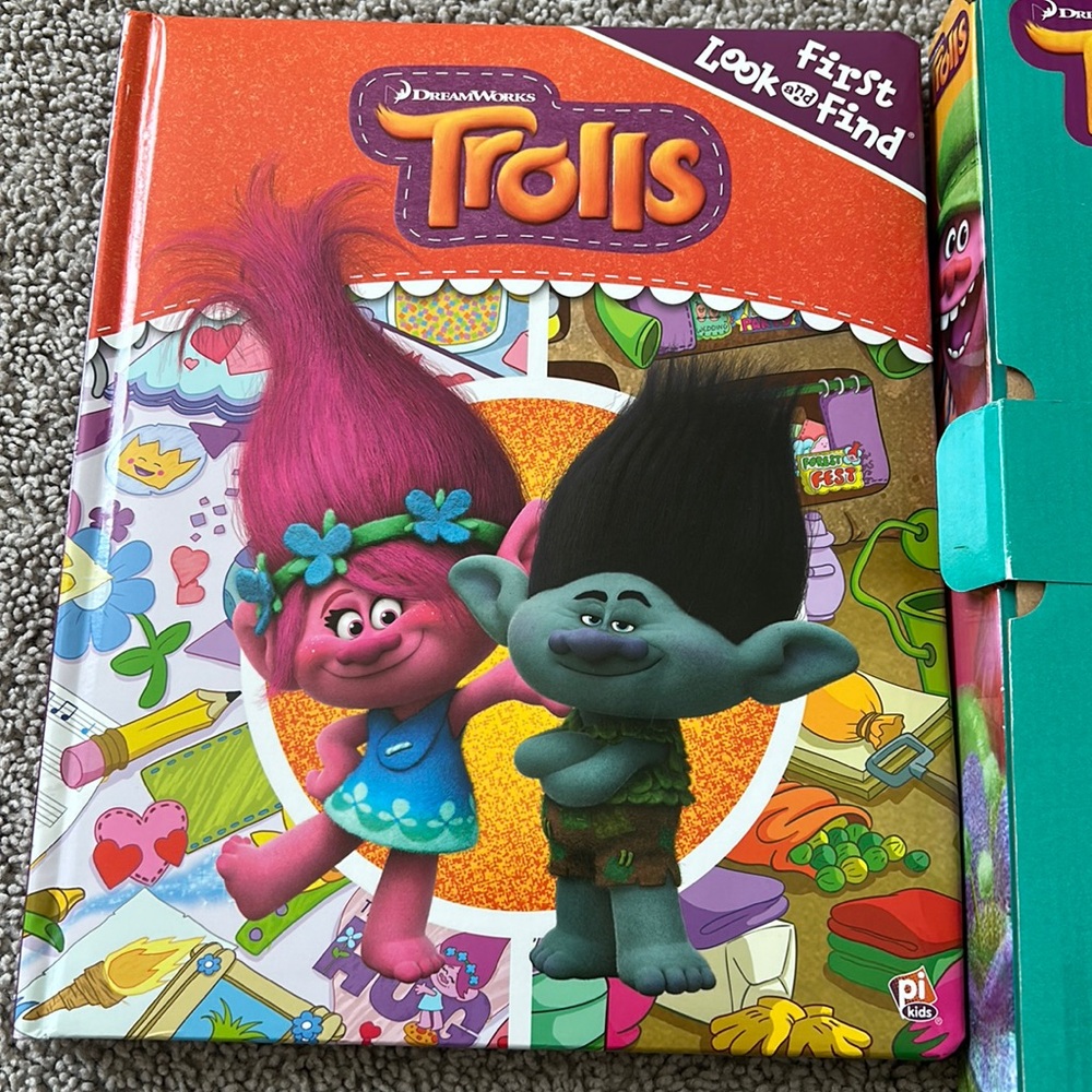 Trolls look and find book & puzzle